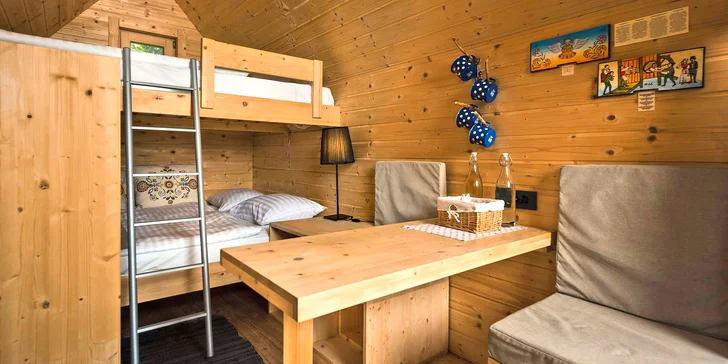 Luxusní glamping se snídaní u Bledu: dřevěný domek v lese až pro 4 os., vlastní horká káď na terase, sauna i masáž