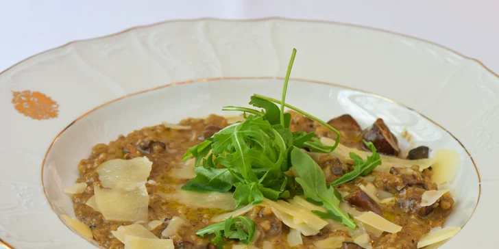 5* degustační menu pro dva v Grandhotelu Bohemia: grilovaná šunka, jarní kuřátko i flambovaná palačinka
