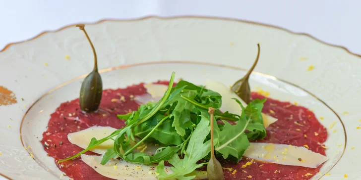 5* degustační menu pro dva v Grandhotelu Bohemia: grilovaná šunka, jarní kuřátko i flambovaná palačinka