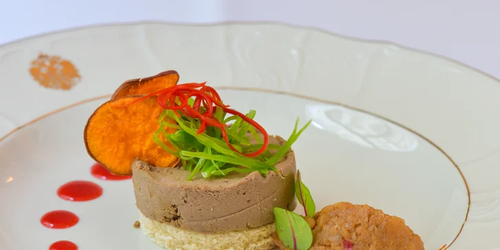 5* degustační menu pro dva v Grandhotelu Bohemia: grilovaná šunka, jarní kuřátko i flambovaná palačinka