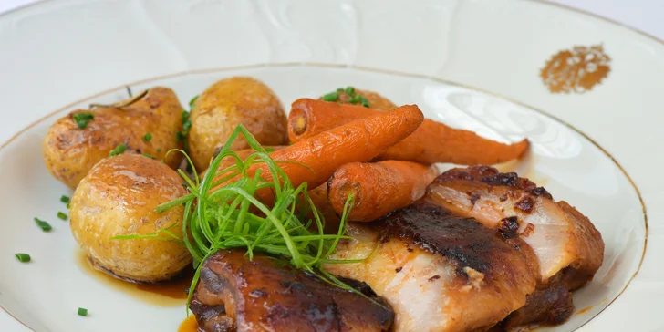 5* degustační menu pro dva v Grandhotelu Bohemia: grilovaná šunka, jarní kuřátko i flambovaná palačinka