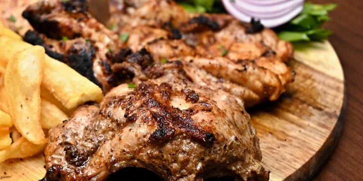 Arabský mix gril pro jednoho i partu: jehněčí, kuřecí i hovězí maso a zelenina