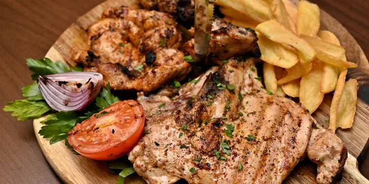 Arabský mix gril pro jednoho i partu: jehněčí, kuřecí i hovězí maso a zelenina