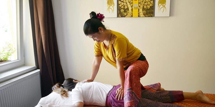 Thajská masáž podle výběru nebo sauna a tělový peeling pro jednoho