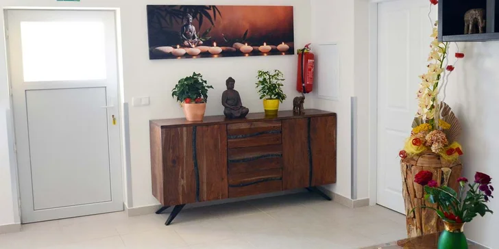 Thajská masáž podle výběru nebo sauna a tělový peeling pro jednoho