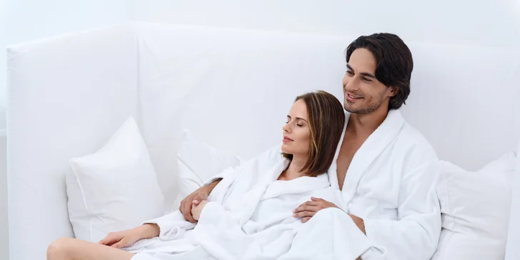 Elegantní hotel na kolonádě ve Varech: snídaně či polopenze a vstup do lázní