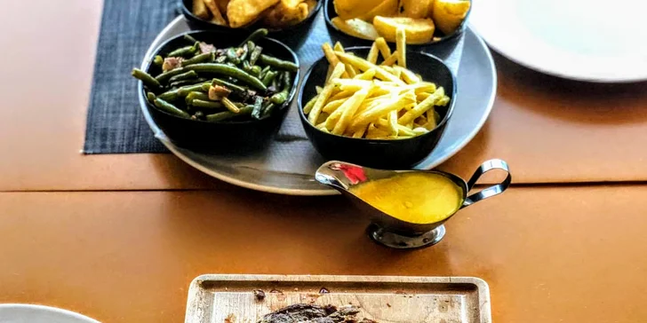 Exkluzivní vyzrálý hovězí steak z lokální farmy: T-Bone nebo Tomahawk