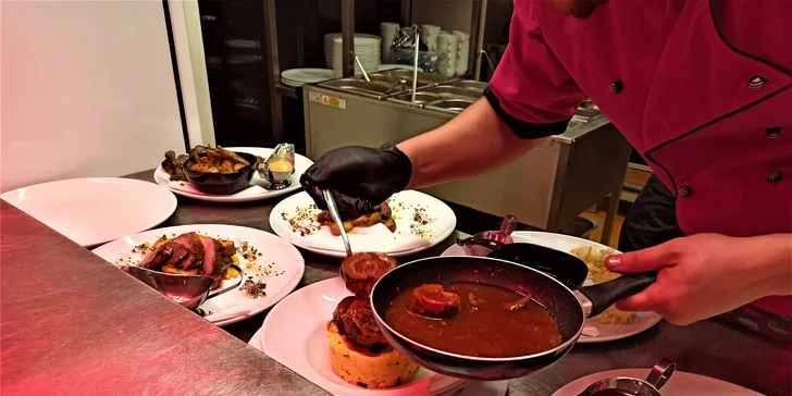 Exkluzivní vyzrálý hovězí steak z lokální farmy: T-Bone nebo Tomahawk