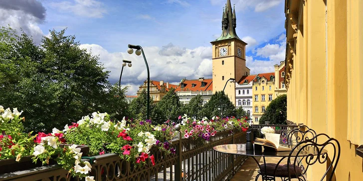Romantika pro dva v samém srdci Prahy. 5* hotel na Smetanově nábřeží, infrasauna a víno