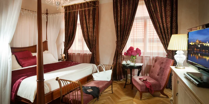 Romantika pro dva v samém srdci Prahy. 5* hotel na Smetanově nábřeží, infrasauna a víno