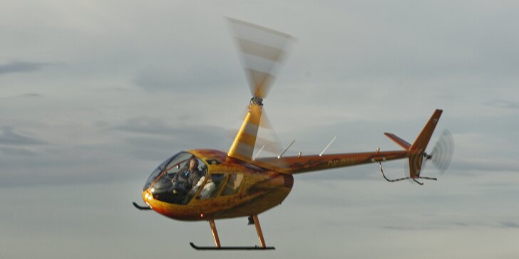 Povznášející zážitek: 20min. let s pilotováním vrtulníku Robinson 44, prohlídka hangáru i focení