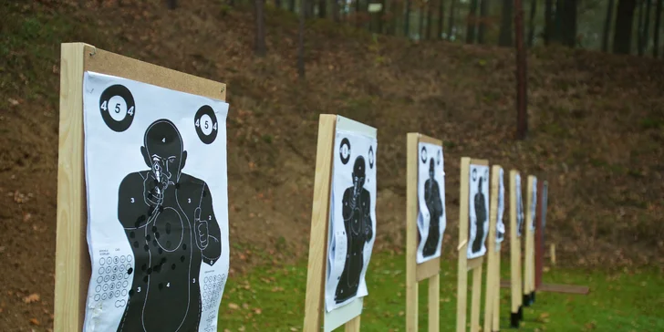 30min. projížďka v BVP a střelba z AK-47 nebo VZ-58 i prohlídka vozového parku vojenské techniky