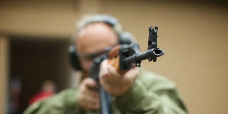 30min. projížďka v BVP a střelba z AK-47 nebo VZ-58 i prohlídka vozového parku vojenské techniky