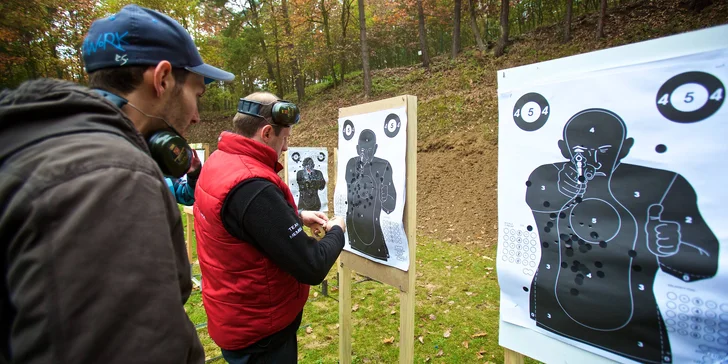 30min. projížďka v BVP a střelba z AK-47 nebo VZ-58 i prohlídka vozového parku vojenské techniky