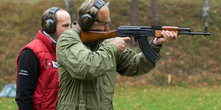 30min. projížďka v BVP a střelba z AK-47 nebo VZ-58 i prohlídka vozového parku vojenské techniky