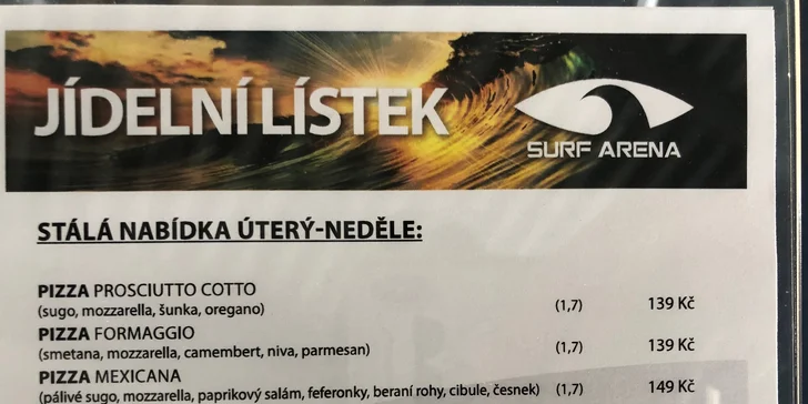 Chyťte s dětmi vlnu: jízdy na surfovém simulátoru a limonáda i pizza dle výběru