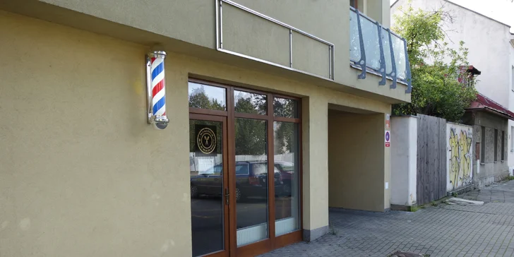 Péče pro chlapy: stříhání vlasů, úprava vousů nebo full servis v barbershopu