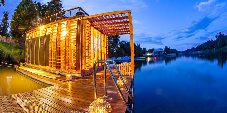 Finská sauna přímo na hladině řeky: permanentka na 10 hodinových vstupů