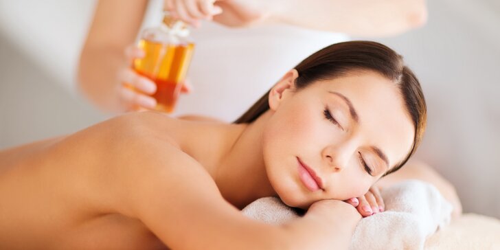 Aromatická olejová masáž: užijte si relax s vůní jasmínu, orchideje či růže