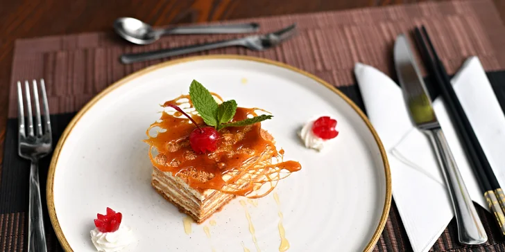 Asijské menu pro dva: salát z manga či s hovězím, vývar s nudlemi, kachní steak i dezert dle výběru