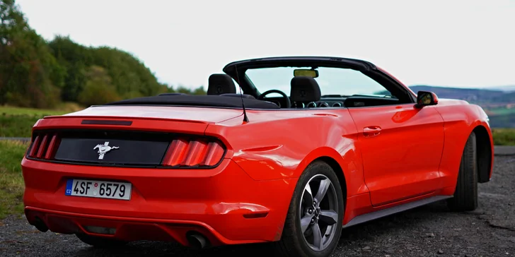 Usedněte za volant Fordu Mustang a staňte se králem silnic na celý víkend