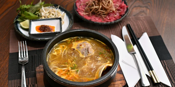Asijské menu pro dva: salát z manga či s hovězím, vývar s nudlemi, kachní steak i dezert dle výběru