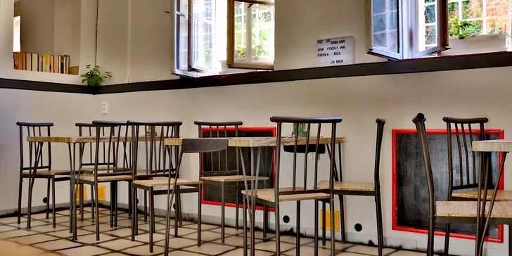 Dvě pizzy o průměru 30 cm podle výběru a limonáda, pivo či víno
