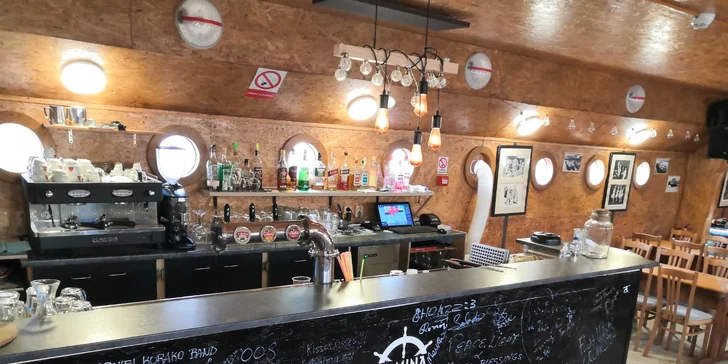 Combo menu: 1/4 nebo i celé kuře se salátem na Smíchovské náplavce