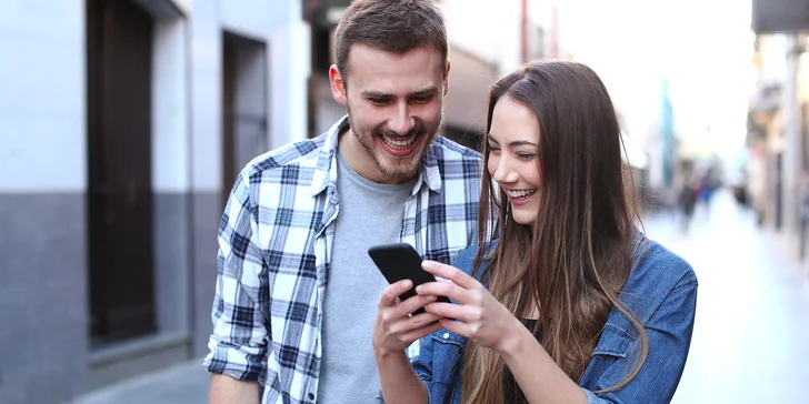 Stačí mít u sebe mobilní telefon se stáhnutou aplikací. 