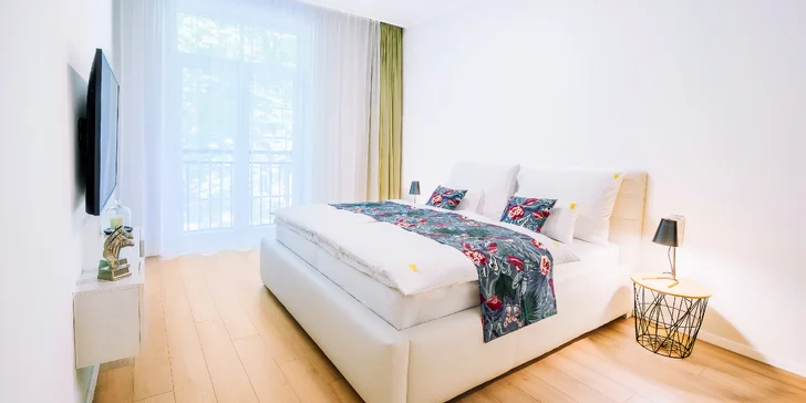 V ponuke nájdete jedno, dvoj alebo trojizbové apartmány pre 2 až 6 osôb, ktoré ponúkajú nádherné výhľady na kúpeľný Park Slávy.