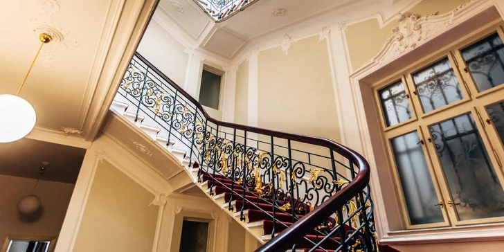 Budova hotelu je po rekonstrukci, bydlet tedy budete v elegantním historickém prostředí vonícím novotou.