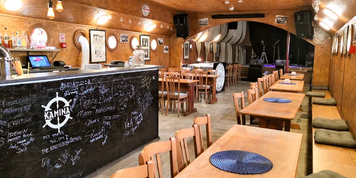Combo menu: 1/4 nebo i celé kuře se salátem na Smíchovské náplavce