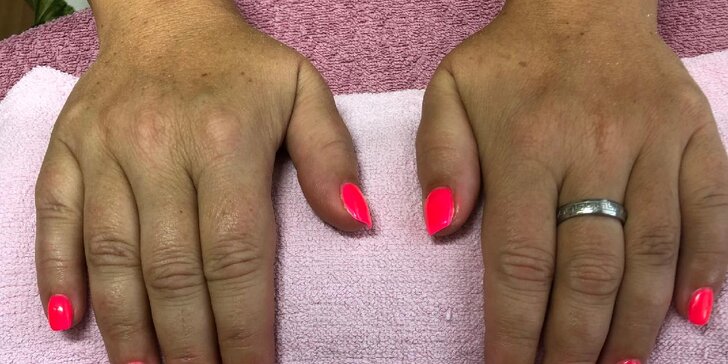 Ruce i nehty bez chybičky: Manikúra dle výběru včetně lehké masáže rukou