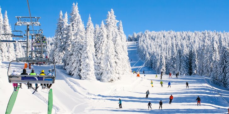 Jednodenní lyžování na Klínovci: doprava busem do největšího střediska Krušných hor