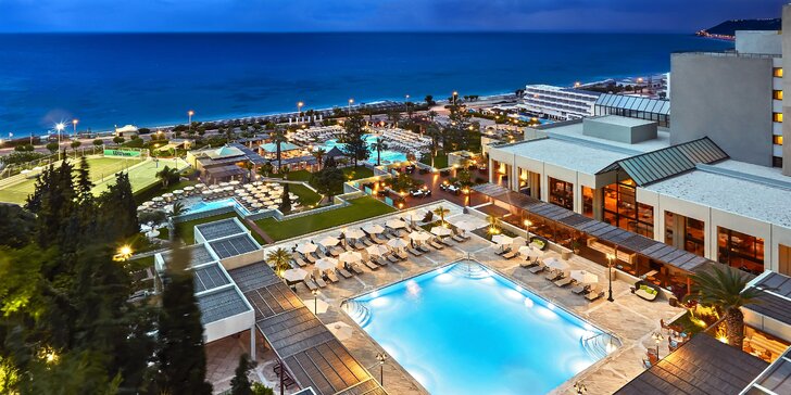 Luxusní pobyt v 5* resortu přímo u privátní pláže: 5 bazénů, až 3 děti do 11,9 let mají pobyt zdarma