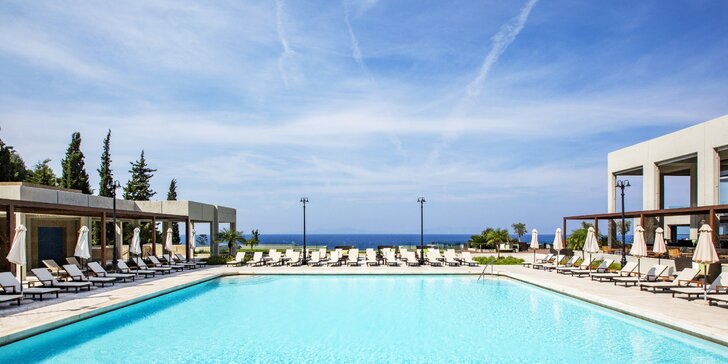 Luxusní pobyt v 5* resortu přímo u privátní pláže: 5 bazénů, až 3 děti do 11,9 let mají pobyt zdarma