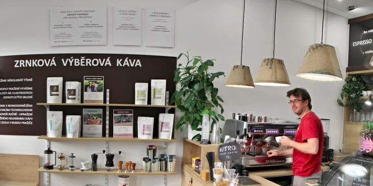 Čerstvě upražená káva z vlastní pražírny a zákusek dle výběru pro 1 i pro 2