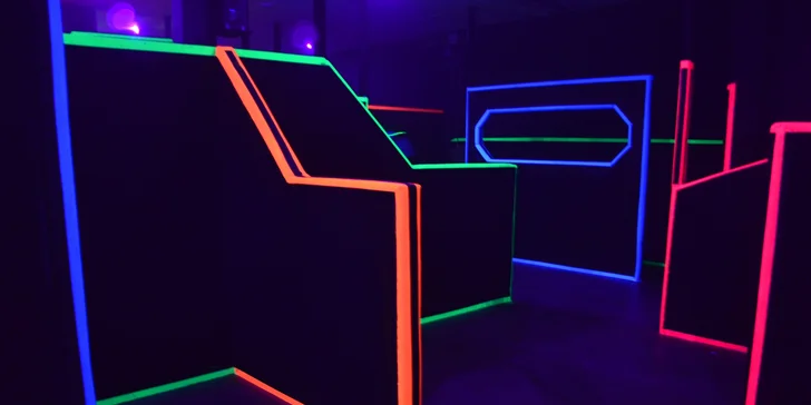S přáteli za adrenalinem: 15 minut lasergame ve 400 m² velké aréně