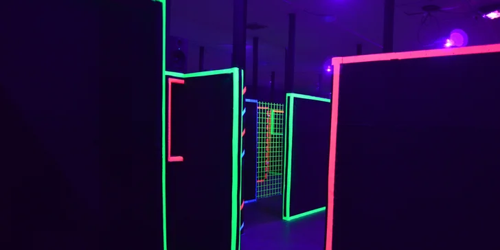 S přáteli za adrenalinem: 15 minut lasergame ve 400 m² velké aréně