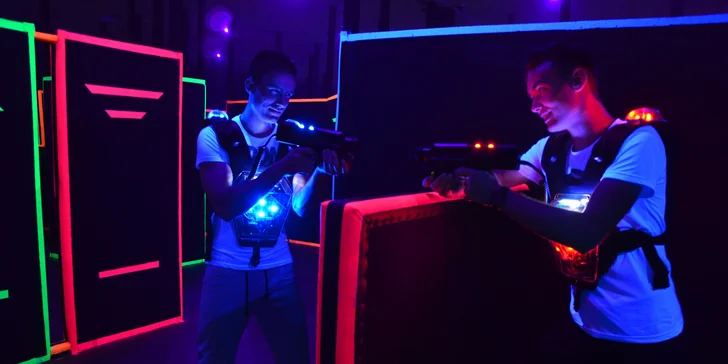 S přáteli za adrenalinem: 15 minut lasergame ve 400 m² velké aréně