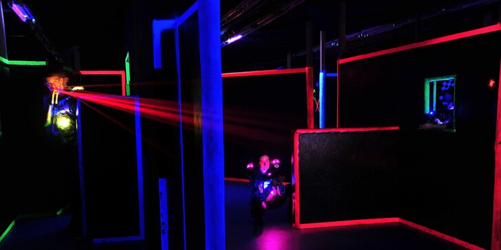 S přáteli za adrenalinem: 12 minut lasergame ve 400 m² velké aréně