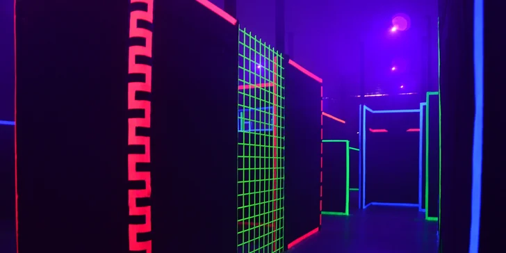 S přáteli za adrenalinem: 15 minut lasergame ve 400 m² velké aréně