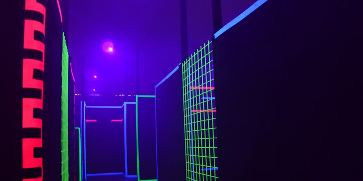 S přáteli za adrenalinem: 15 minut lasergame ve 400 m² velké aréně