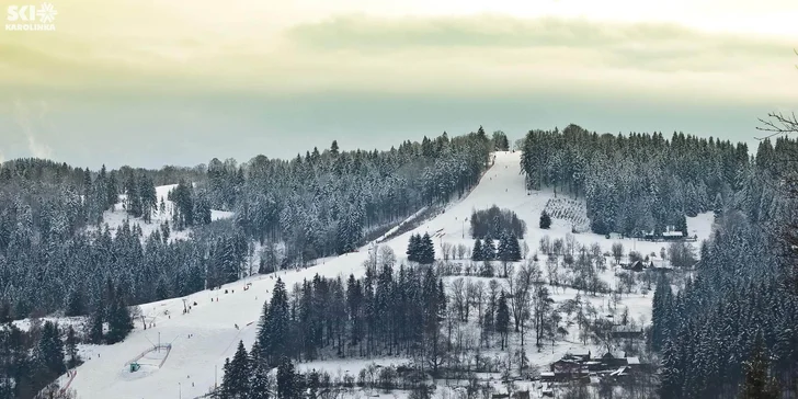 Jednodenní lyžování ve skiarálu Karolinka v Beskydech: 1 km dlouhá sjezdovka i snowpark