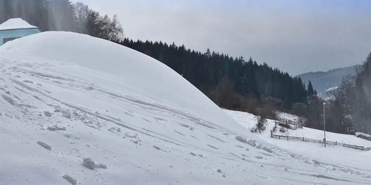 Jednodenní lyžování ve skiarálu Karolinka v Beskydech: 1 km dlouhá sjezdovka i snowpark