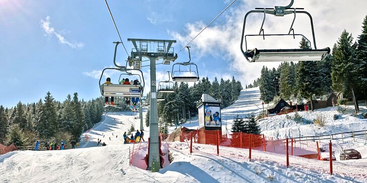 Jednodenní lyžování na Klínovci: doprava busem do největšího střediska Krušných hor