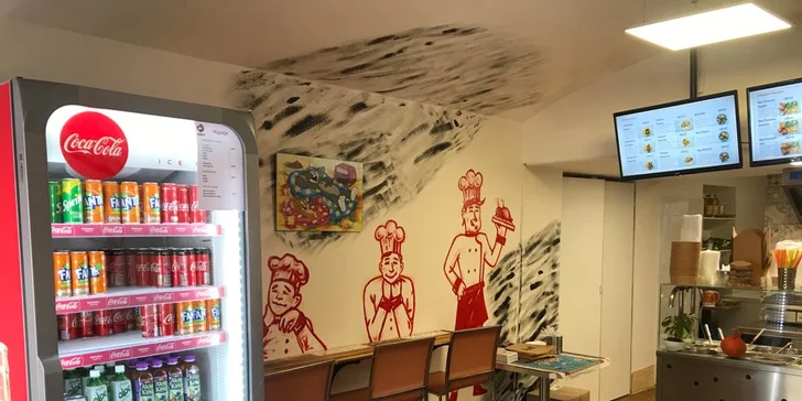 Sendvič nebo twister s kuřecím masem, párečky, hranolky i dresinkem