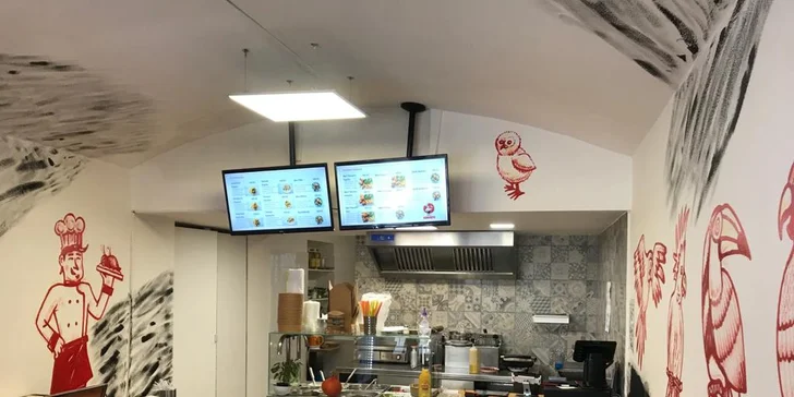 Kuřecí boxy s hranolky, salátem, americkými brambory a dresinkem