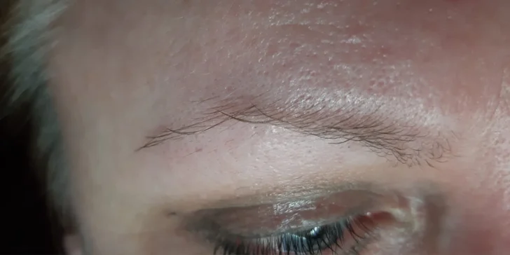Přirozeně krásný vzhled: barvení obočí a jeho laminace
