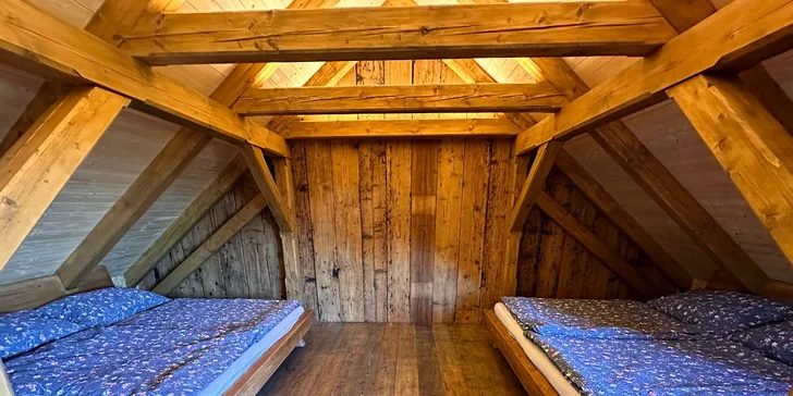 V ateliéru Selka je 2× manželská postel a 2× přistýlka.